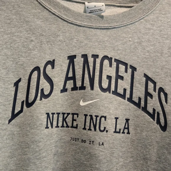 Nike Women's Cropped, Size Medium, Gray Los Angeles Sweatshirt, NIKE INC LA - Picture 4 of 10